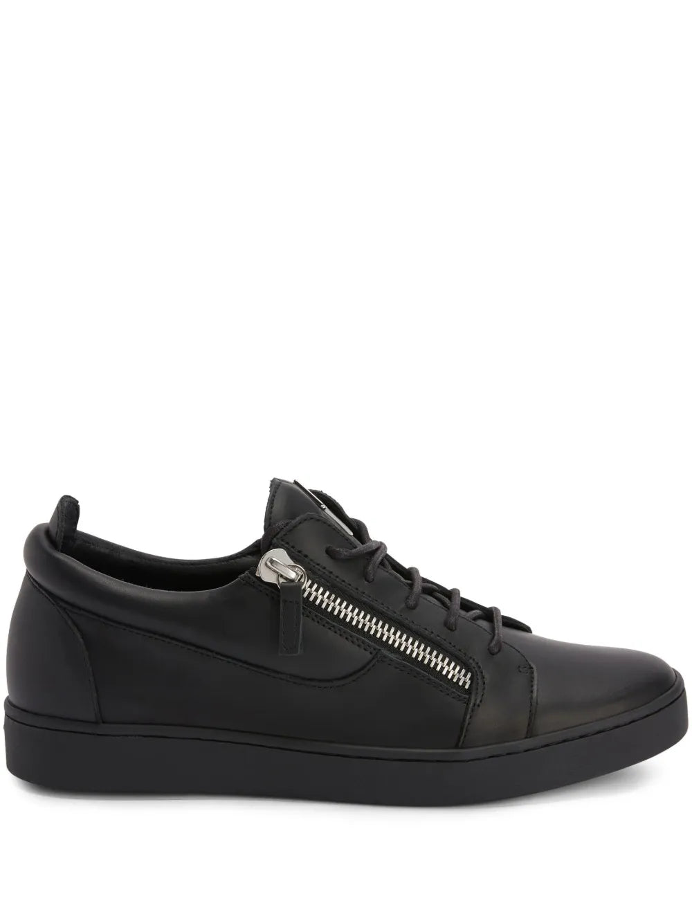 Common Sneakers 13