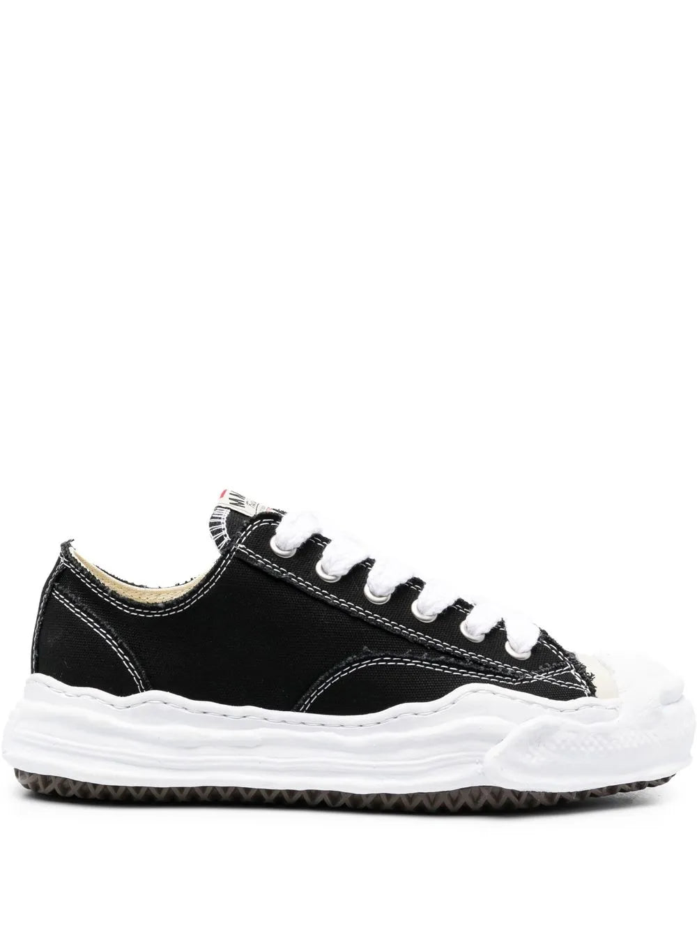 Sneakers 18