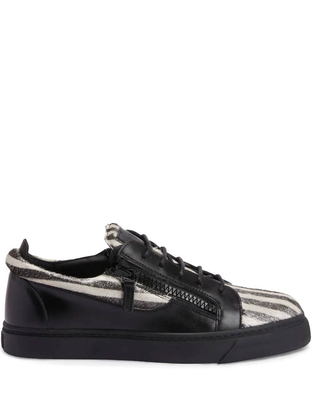 Common Sneakers 15